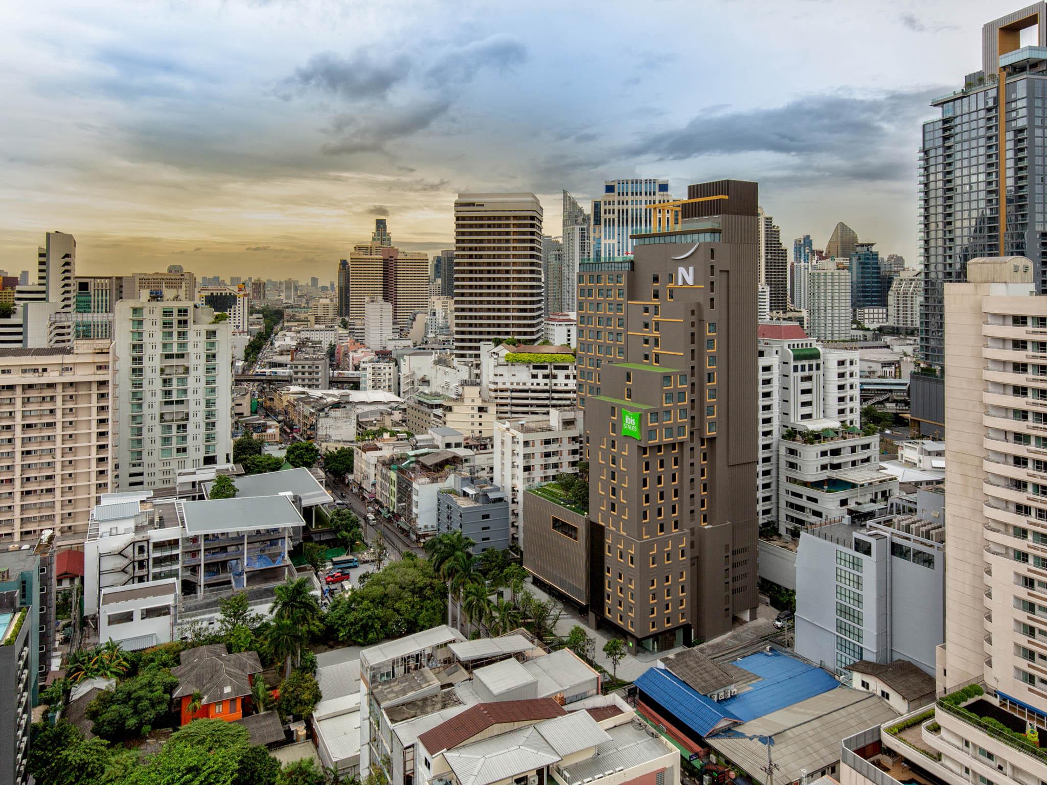 Ibis Styles Bangkok Sukhumvit 4 Hotell Exteriör bild